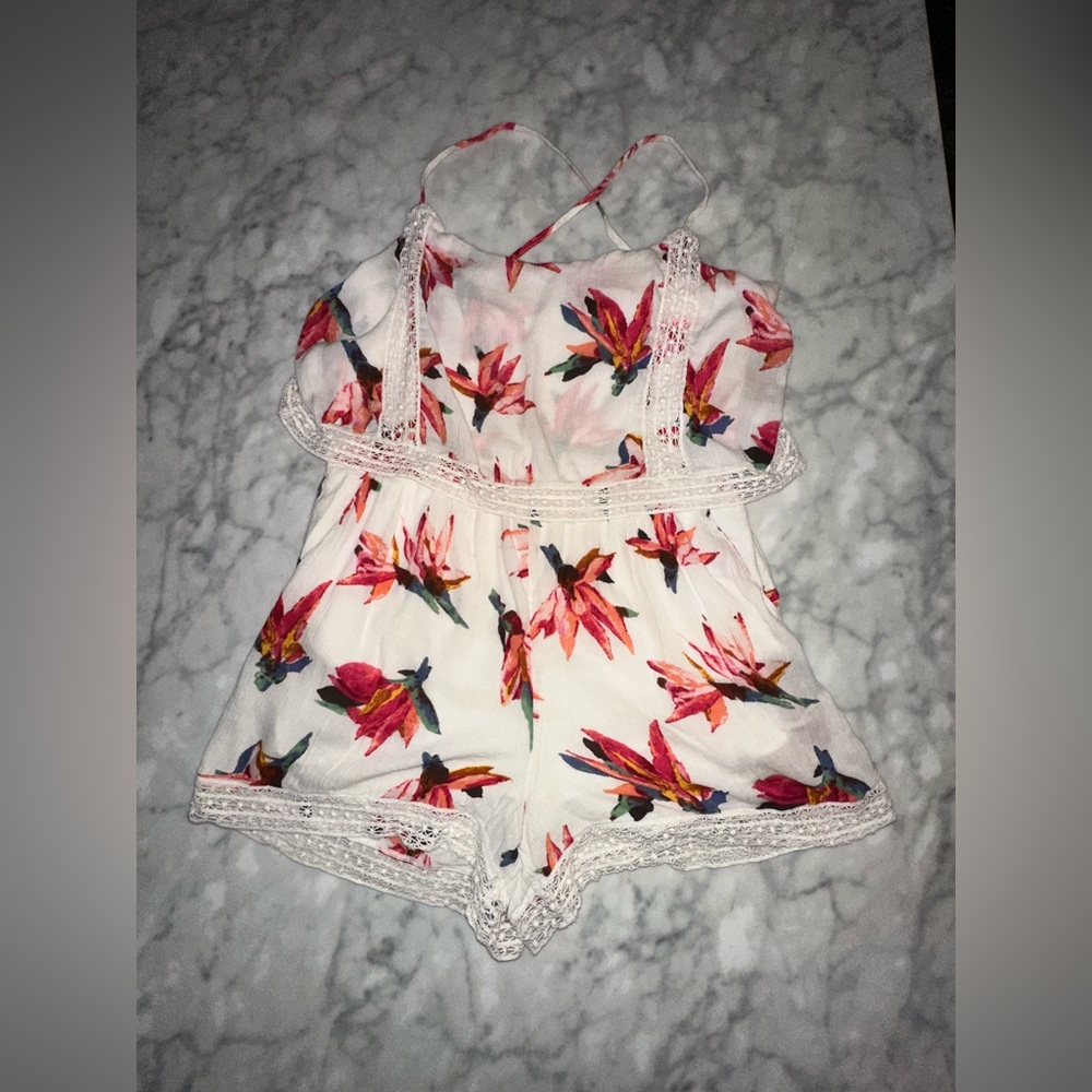 Abercrombie & Fitch women’s  Floral Romper - White and Pink